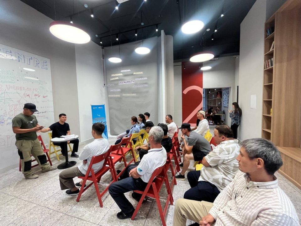 Жұмыс беруші істі болған азаматтарға жұмыс орындарын таныстырды