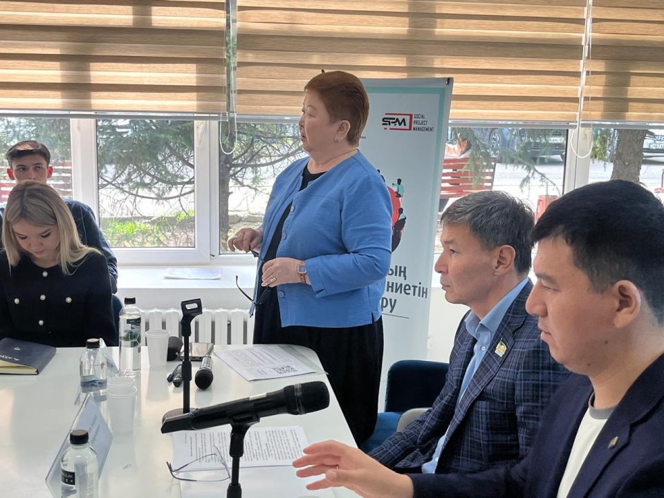 Мәслихат депутаттары халықпен жүздесті